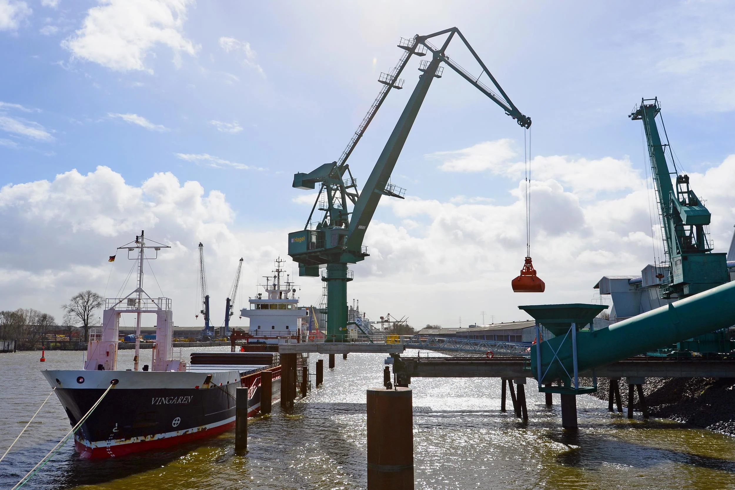 Louis Hagel expanding its services portfolio with a new double jib level luffing crane