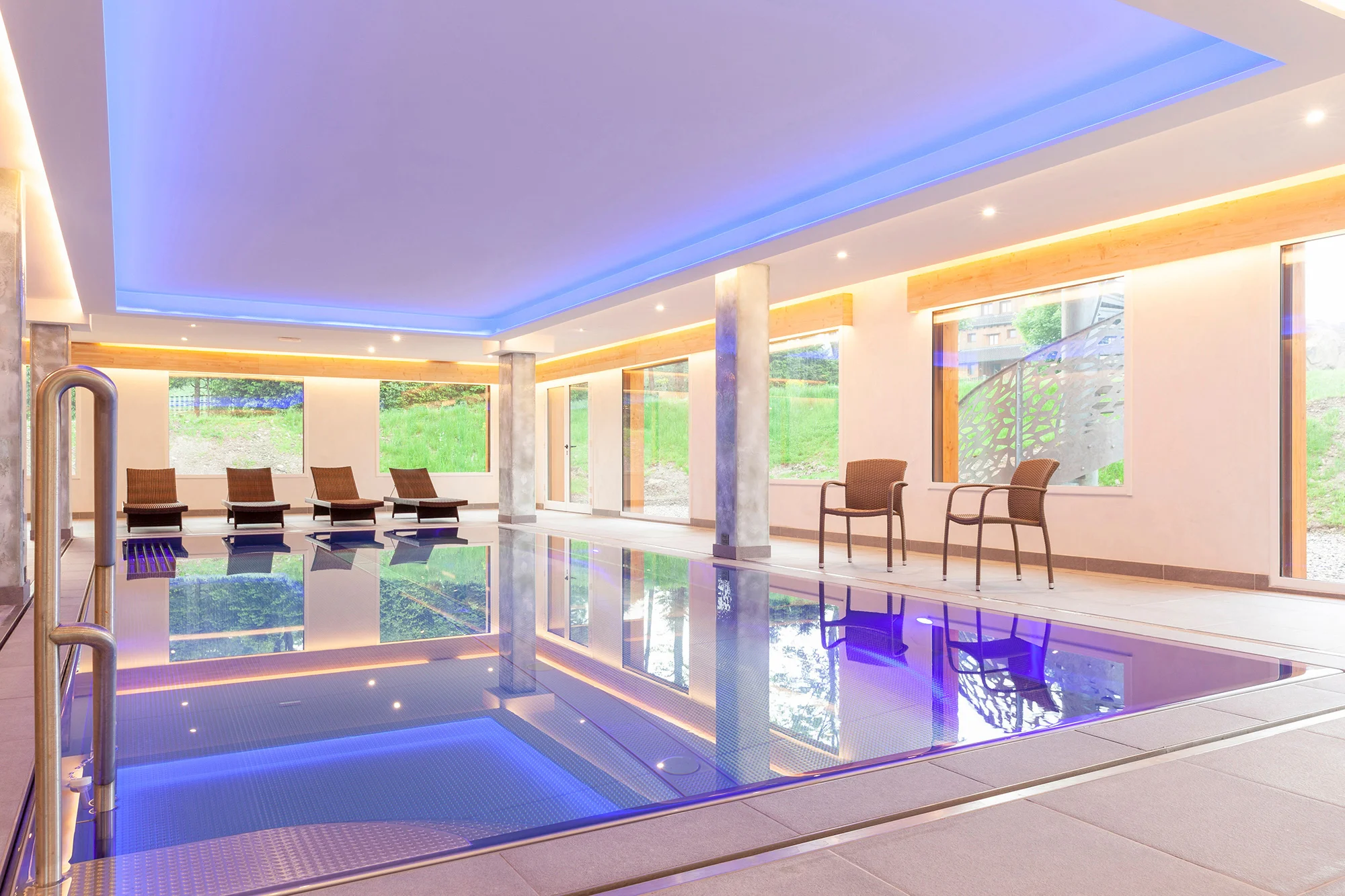 NewBrand-F013-FR-belmont-piscine-couverte-615.jpg