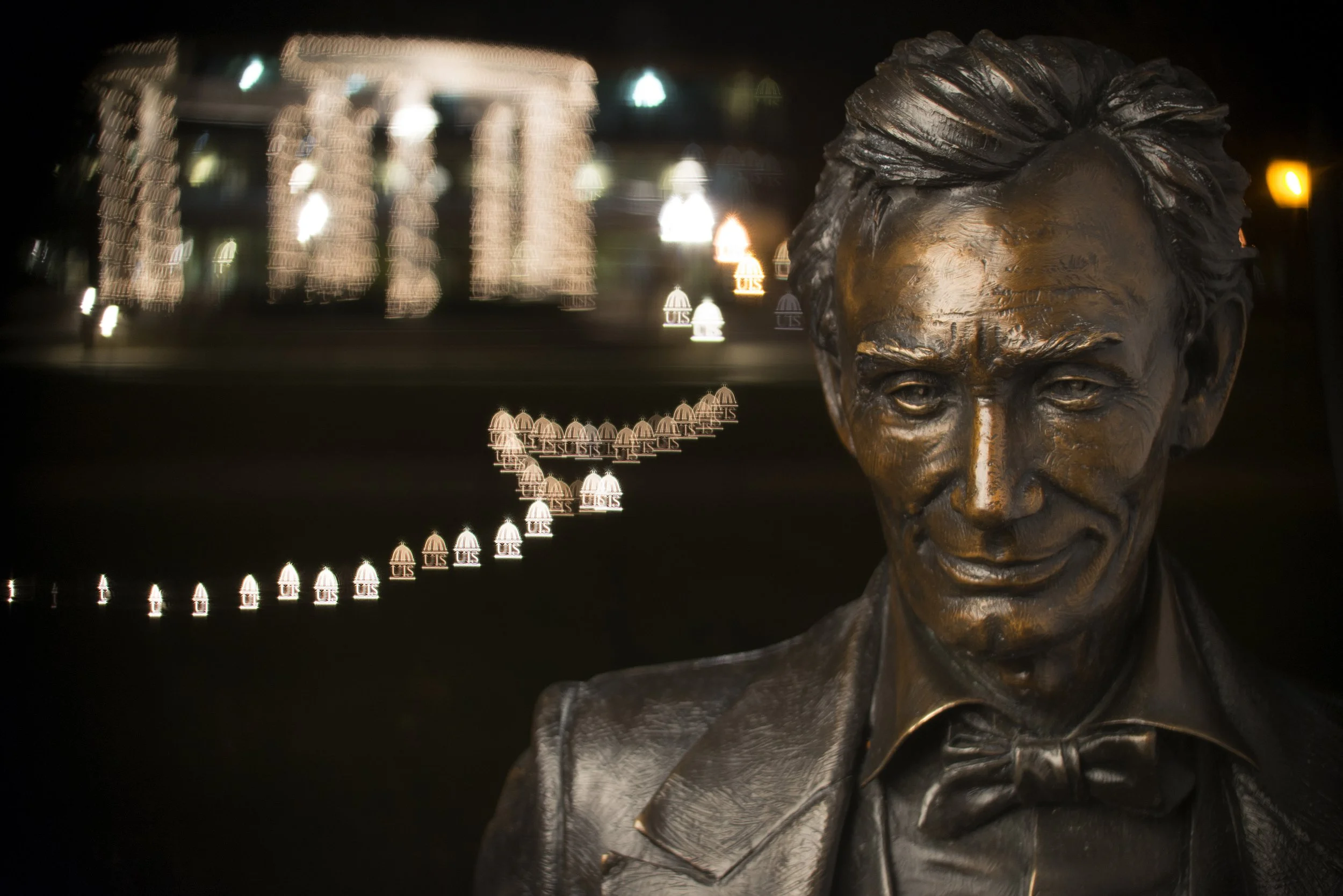 RS15737_20161206_Abe_Colonnade_UIS_bokeh_0005.jpg