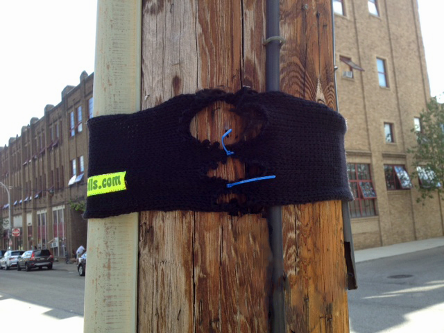  You will have 4 cable ties to seam down the back