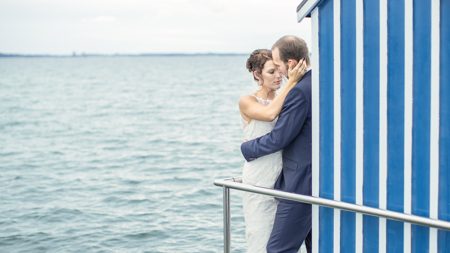 Liebespaar -- Brautpaar - Hochzeitsfoto Kiel - Hochzeitsfotografkiel - Timm Engels - Fotoshoot - Trash the dress - Big Love #hochzeitsfotoskiel # wedding