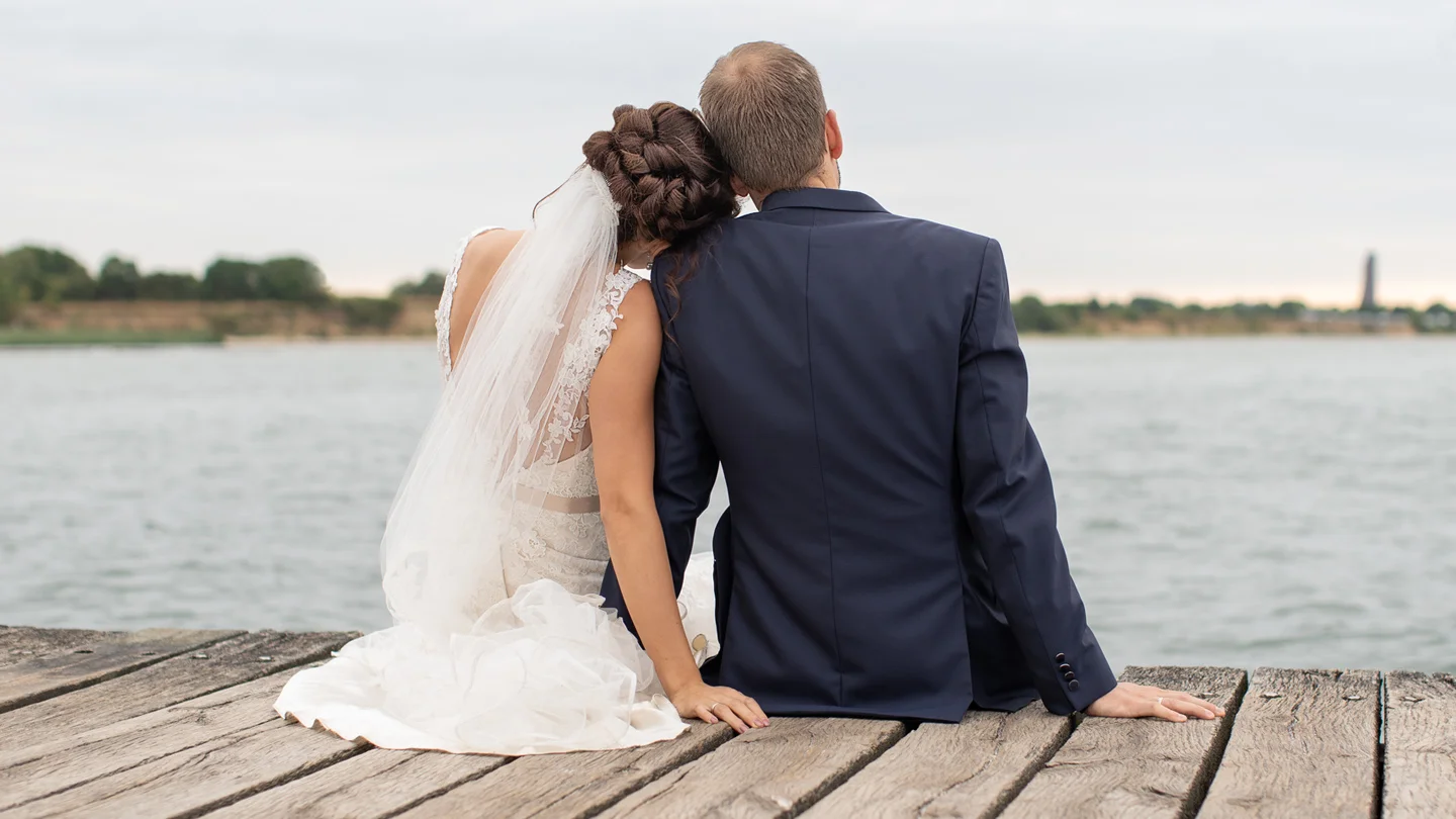 Hochzeitsfotograf Kiel - Brautpaarshooting - Brautkleid - Trash the dress - After Wedding - Liebespaar - Shooting für Verliebte