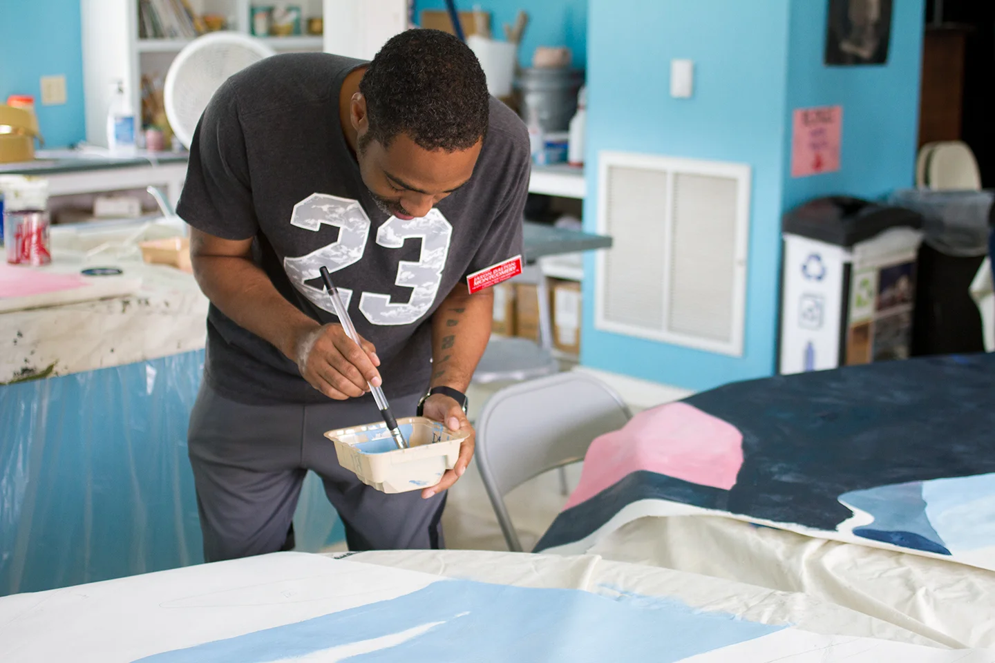 A major goal of this project was to connect with citizens of the city. Encouraging students, families, and veterans to come out and paint with us to have a hand in the creation of a local tribute.
