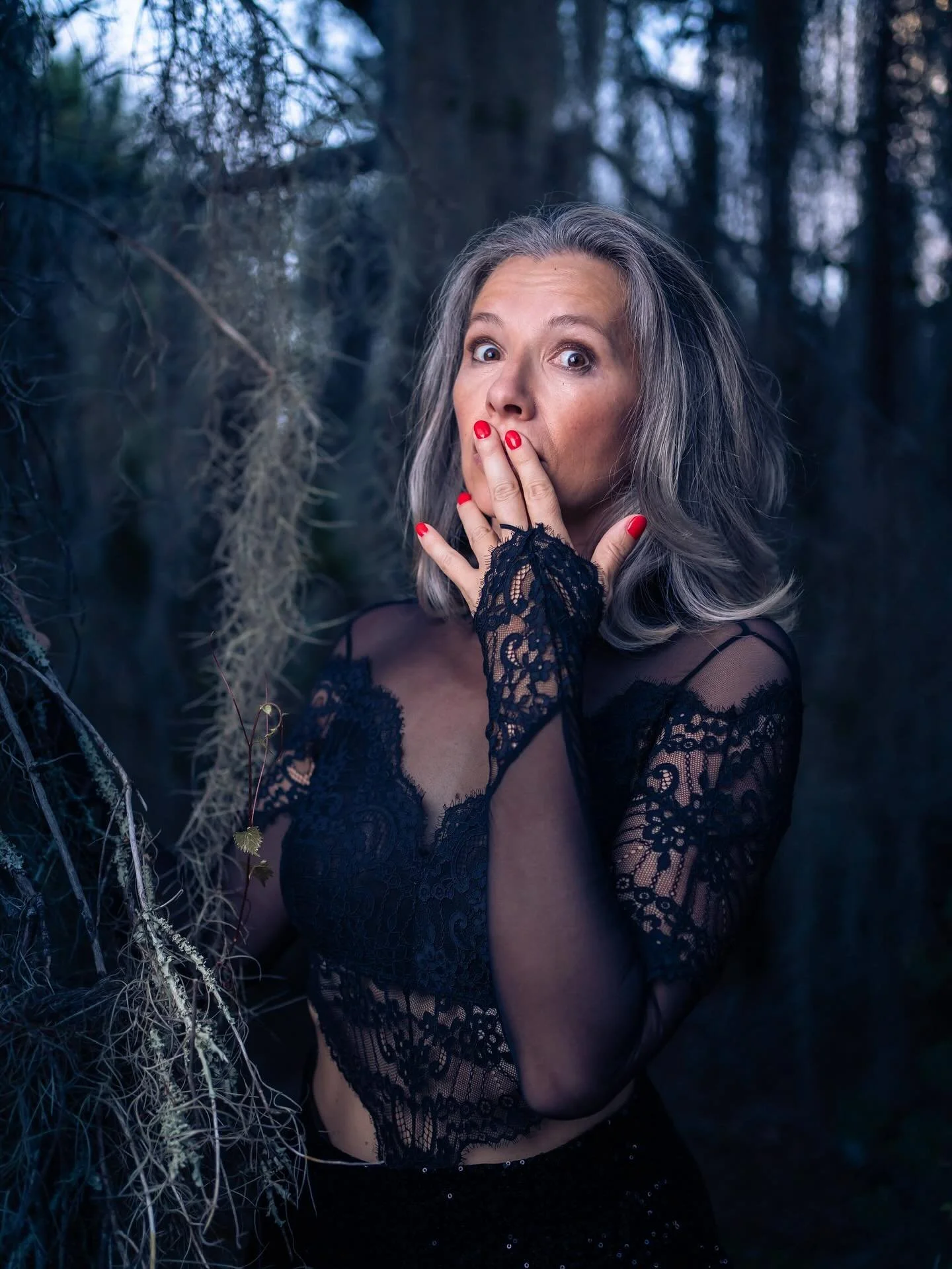 Playfulness and joy of @nadjapetranovskaja 🖤❤️🤍 during her Goddess Photoshoot 📷💝🌿✨#playfulness #joyfulexpression #goddessphotoshoot #embodiedwoman #naturemedicine #embodimentpractice #bocaratonphotographer #delraybeachphotographer #naturephotosh