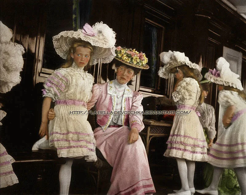 princesses_with_their_aunt___by_la_bella_devotchka-d3d22qj.jpg