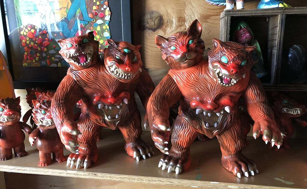 Big Neko. There is just one available (because one is for me:). I'm doing this one by Lotto right here in this thread. Neko will be $300 shipped. U.S. and Japan sales only on this one. Oh and Big Neko DOES have the extra third head, and can choose which one he or she gets. I like them both. To put your name in the hat comment in this thread right here with your human name, and please be Paypal ready ok. You have until 10am Friday Morning pacific to enter. Thanks and happy nekoing.