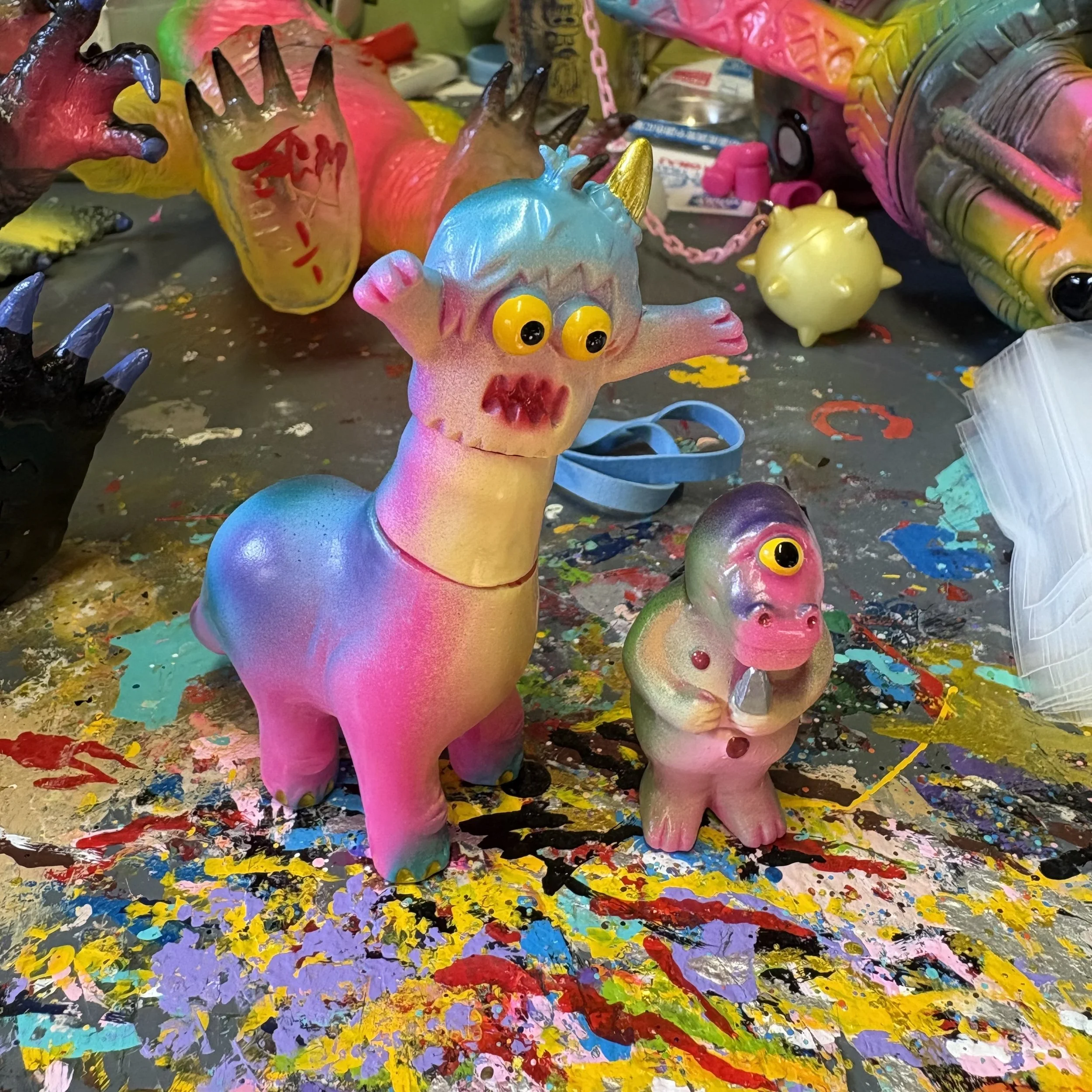 One left Rampage Dino w/Cyclops Kid