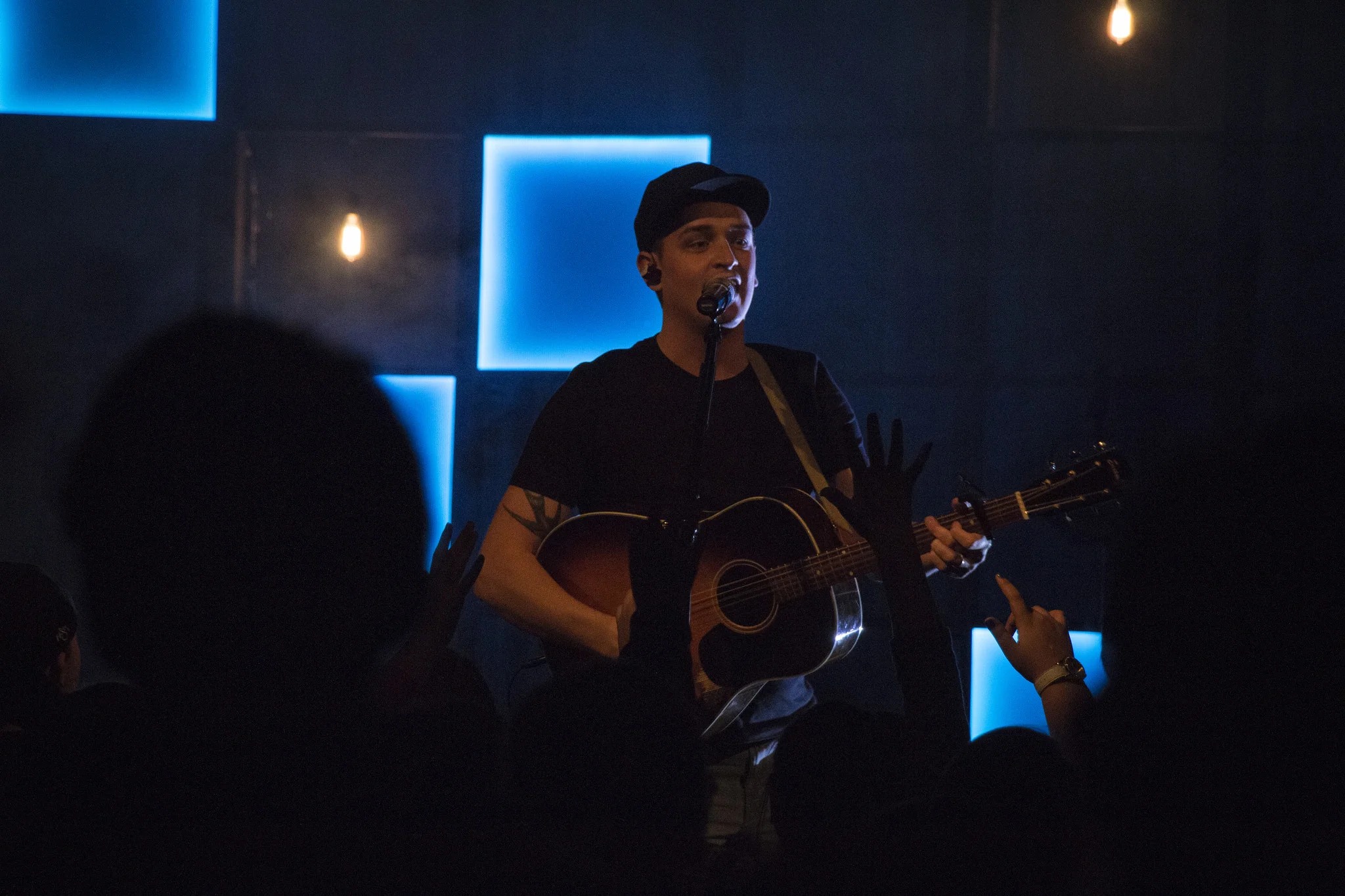 David Schomer leads worship at the Student Leadership Summit in 2017.
