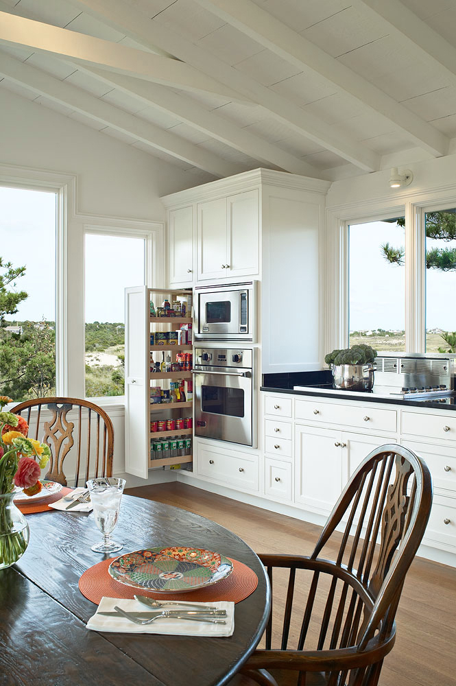 Amagansett Classic Oceanfront Kitchen