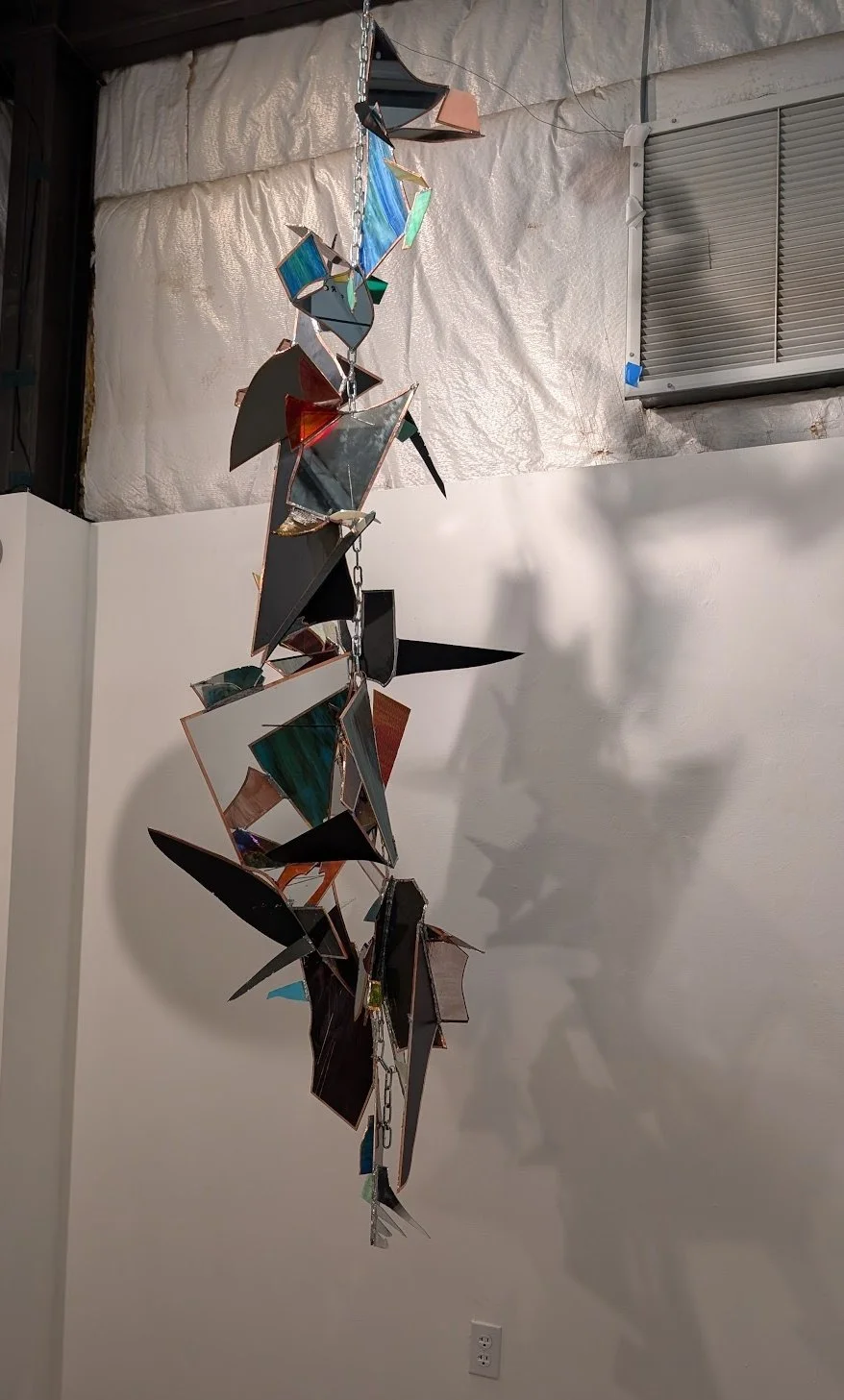 Area X_96x24x16_Glass Mirror Chain_2025.jpg