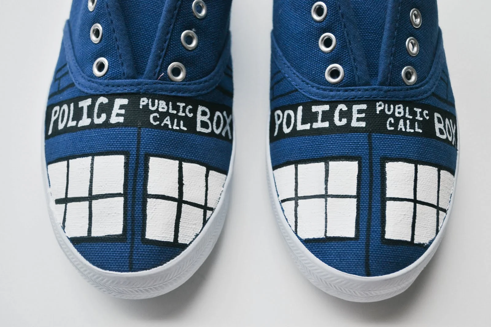 tardis converse