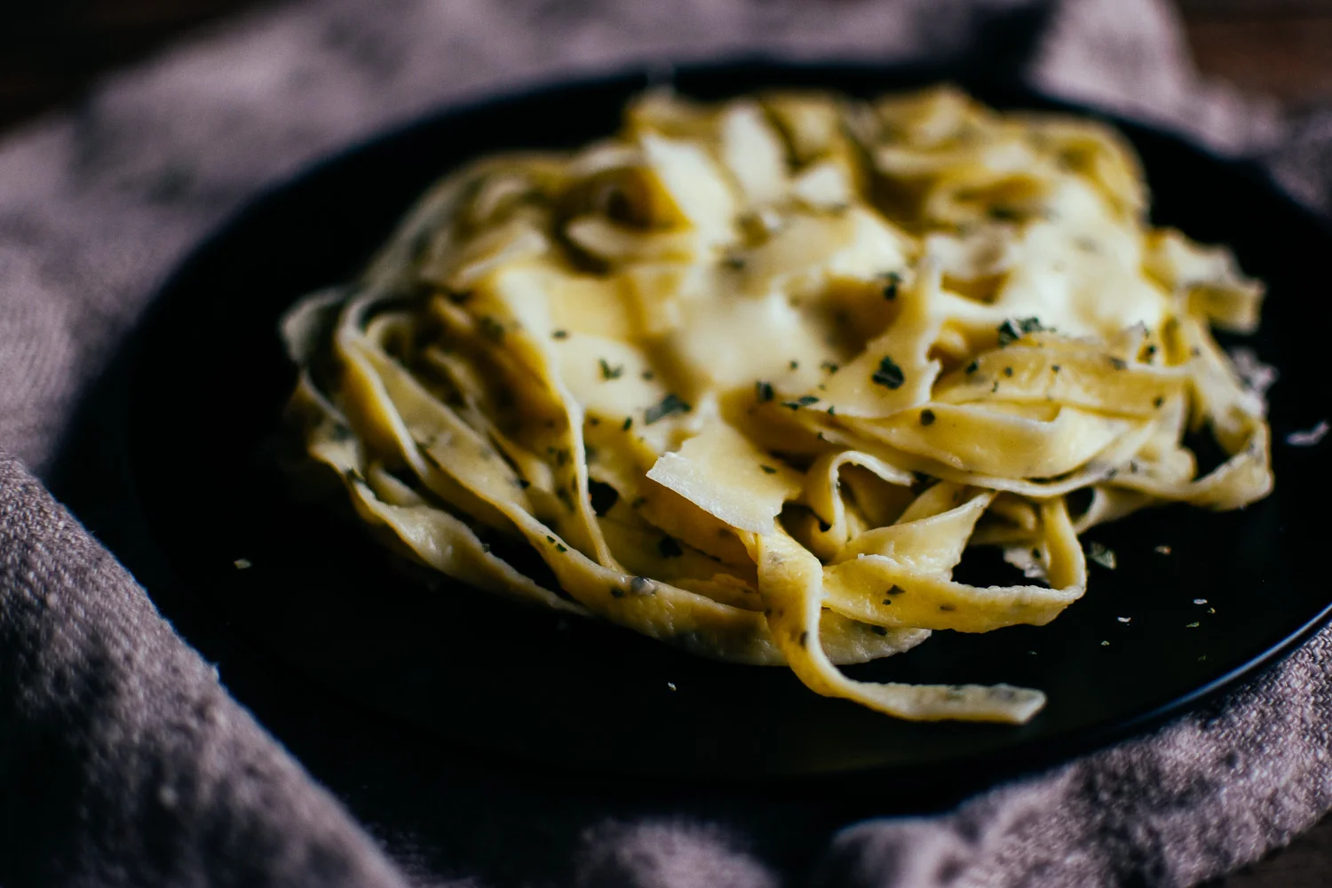 garlic & basil pasta noodles (from scratch) — the farmer's daughter