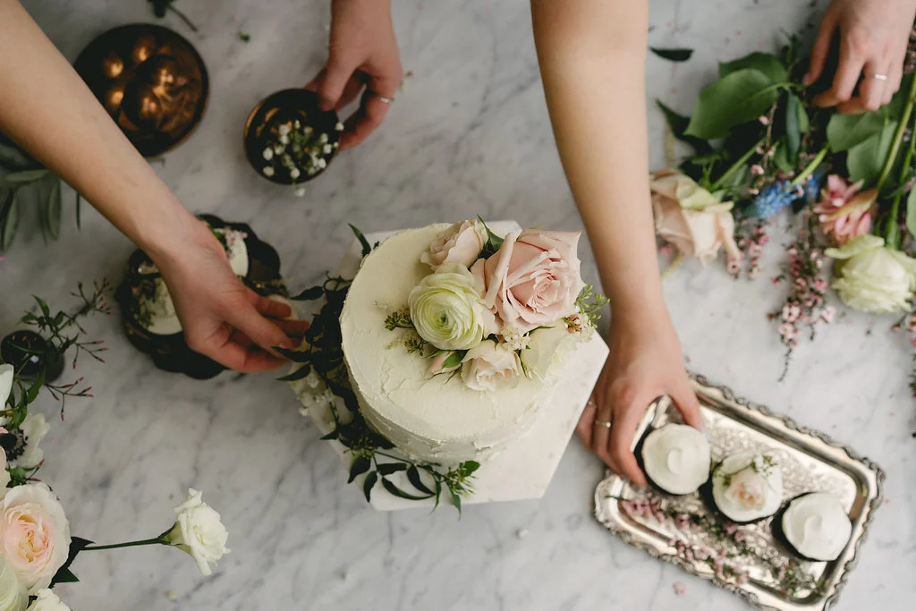 a birthday cake for Amy — the farmer's daughter let's bake something