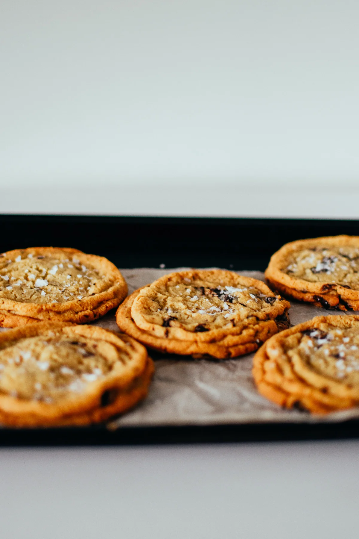 pan bangin' chocolate chip cookies — the farmer's daughter let's bake
