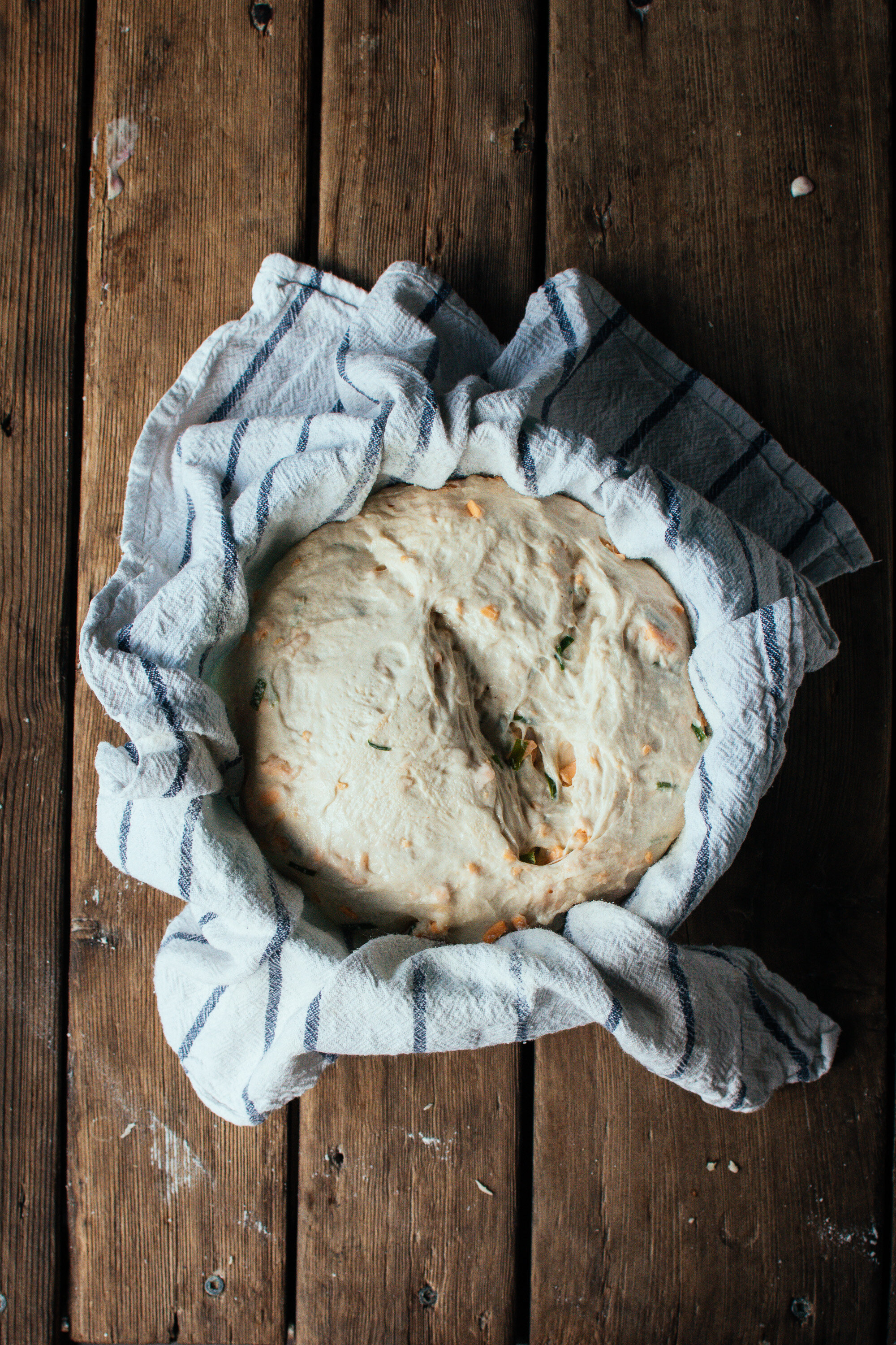 no-knead-cheddar-chive-bread-paderno-the-farmers-daughter-summer2020-1.jpg
