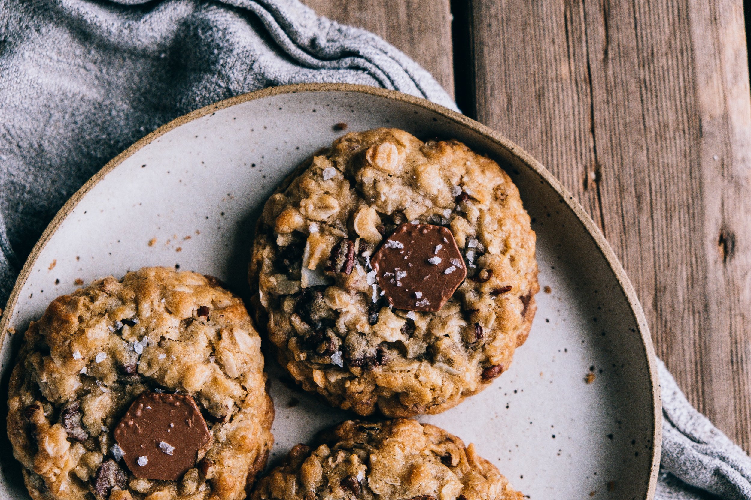 oatmeal coconut chocolate cookies (aka granola cookies)