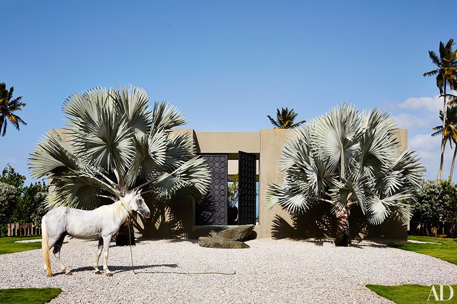 "Casamota" entry and horse driveway.