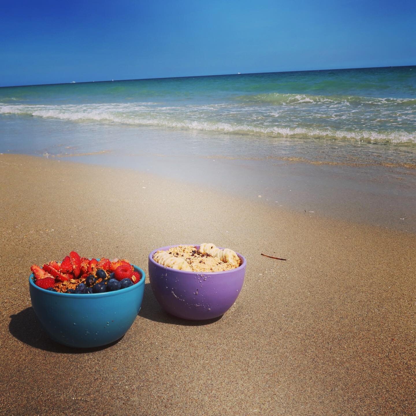 It's always summer in southern Florida! 😉🏖️

On a hot beach day pack a cooler with some acai. Stay fueled in the heat.

#wiltonmanors #wiltonmanorsfl #wiltonmanorsgay #acai #acaibowl #superfood #smoothiebowl -#ftlauderdalebeach