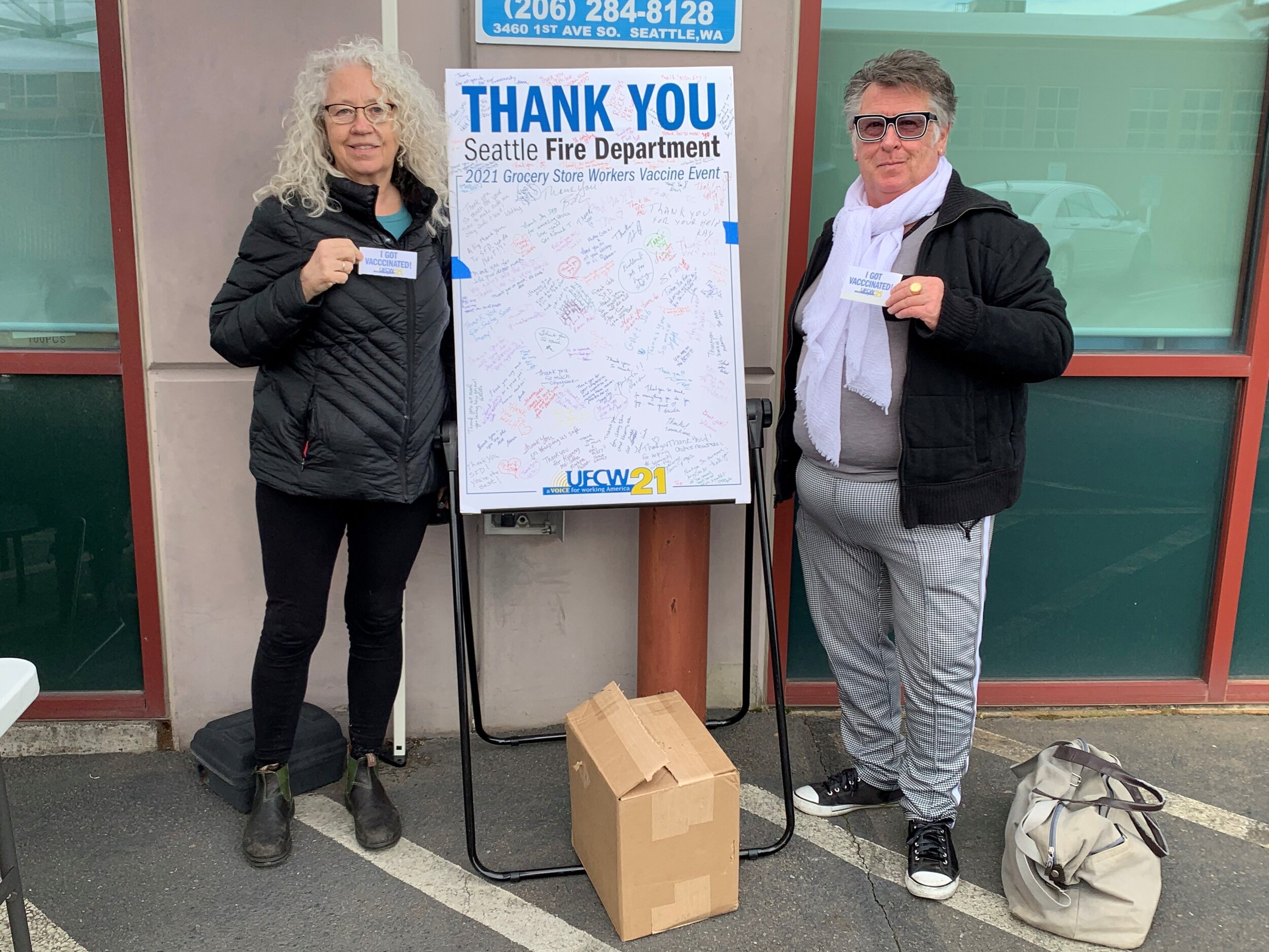    UFCW 21 members thanked Seattle Fire workers who provided vaccinations at a UFCW 21 vaccine event.   