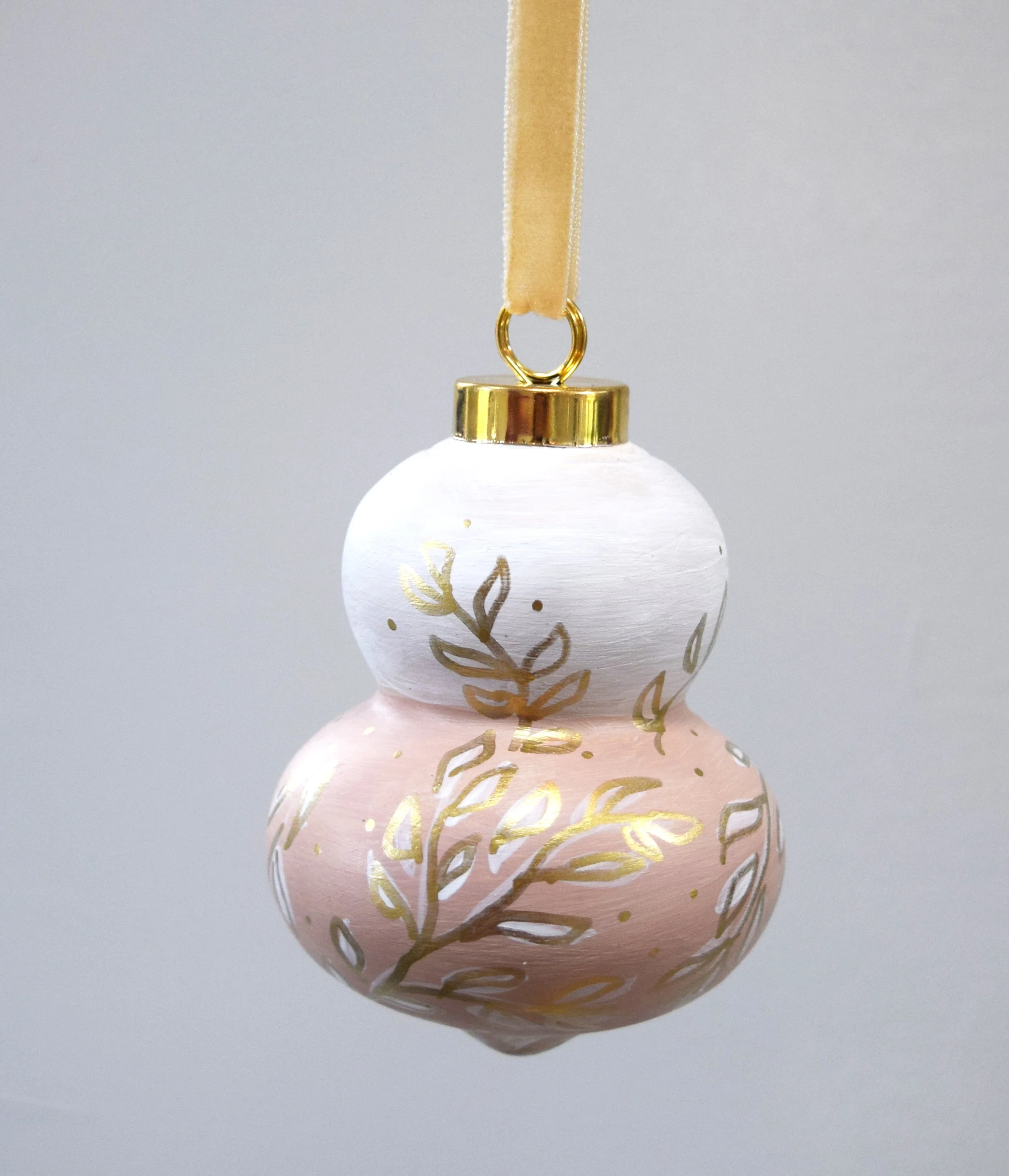 Ornament_peach_fancy.jpg