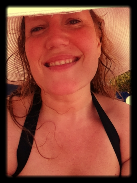 Lindsay_on_a_beach_in_a_beach_hat