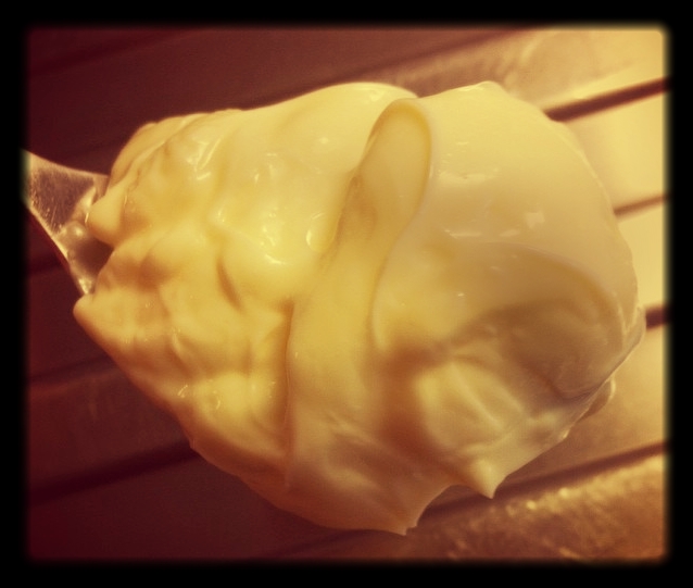 Home_made_mayo_on_a_spoon