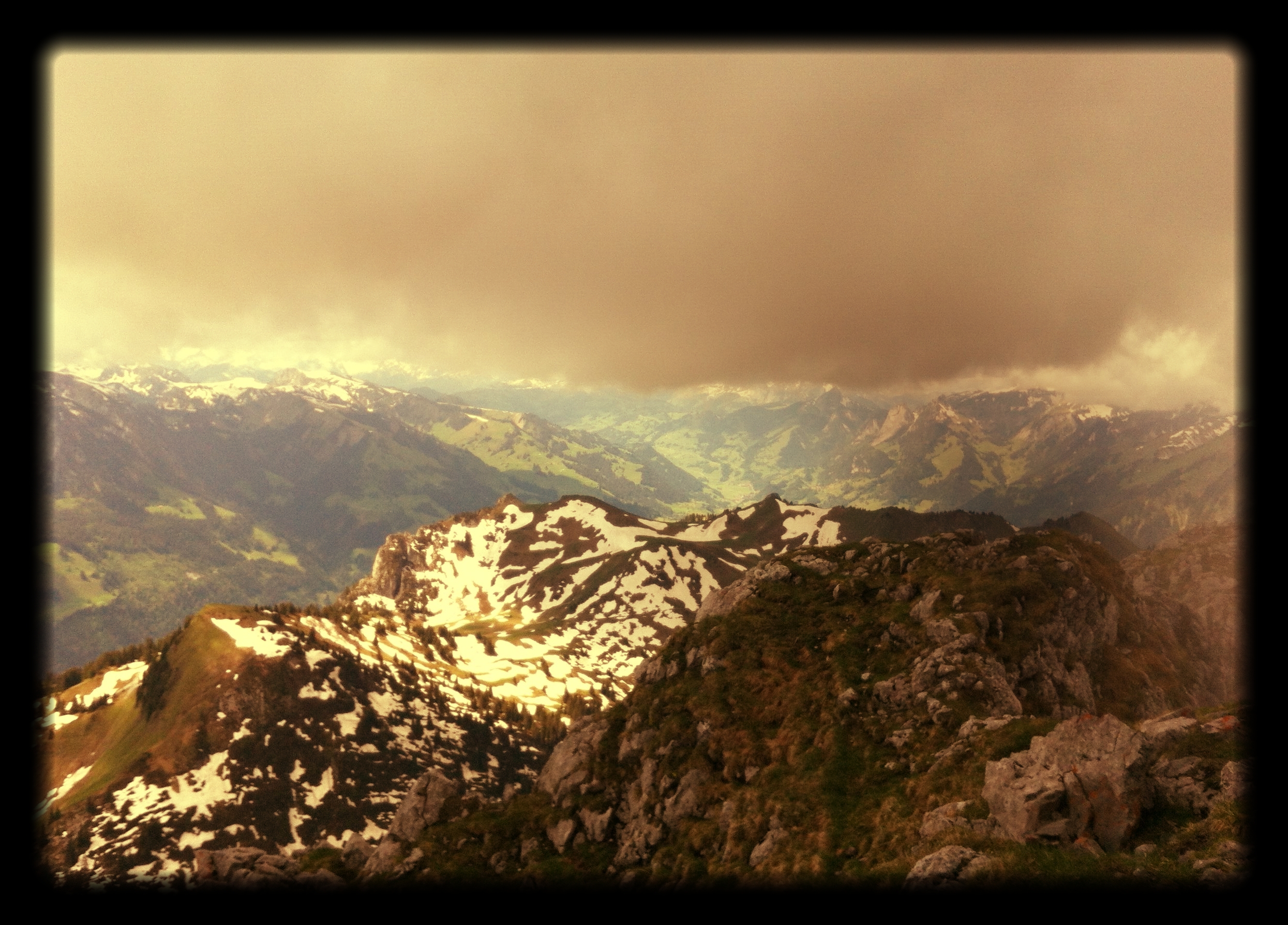 As_seen_from_the_top_of_Stockhorn