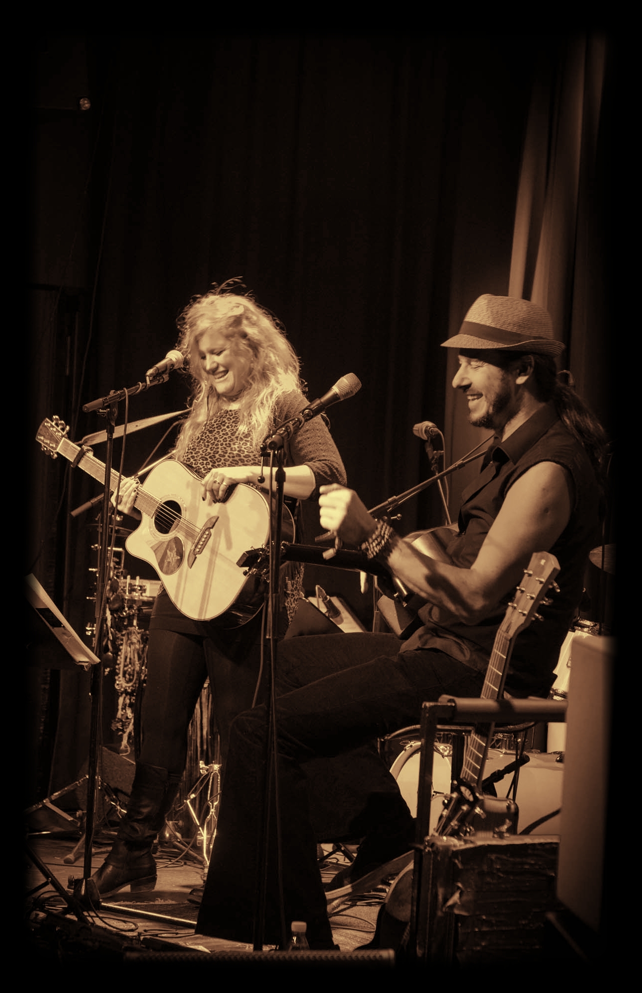 Lindsay_and_Peter_on_stage_smiling