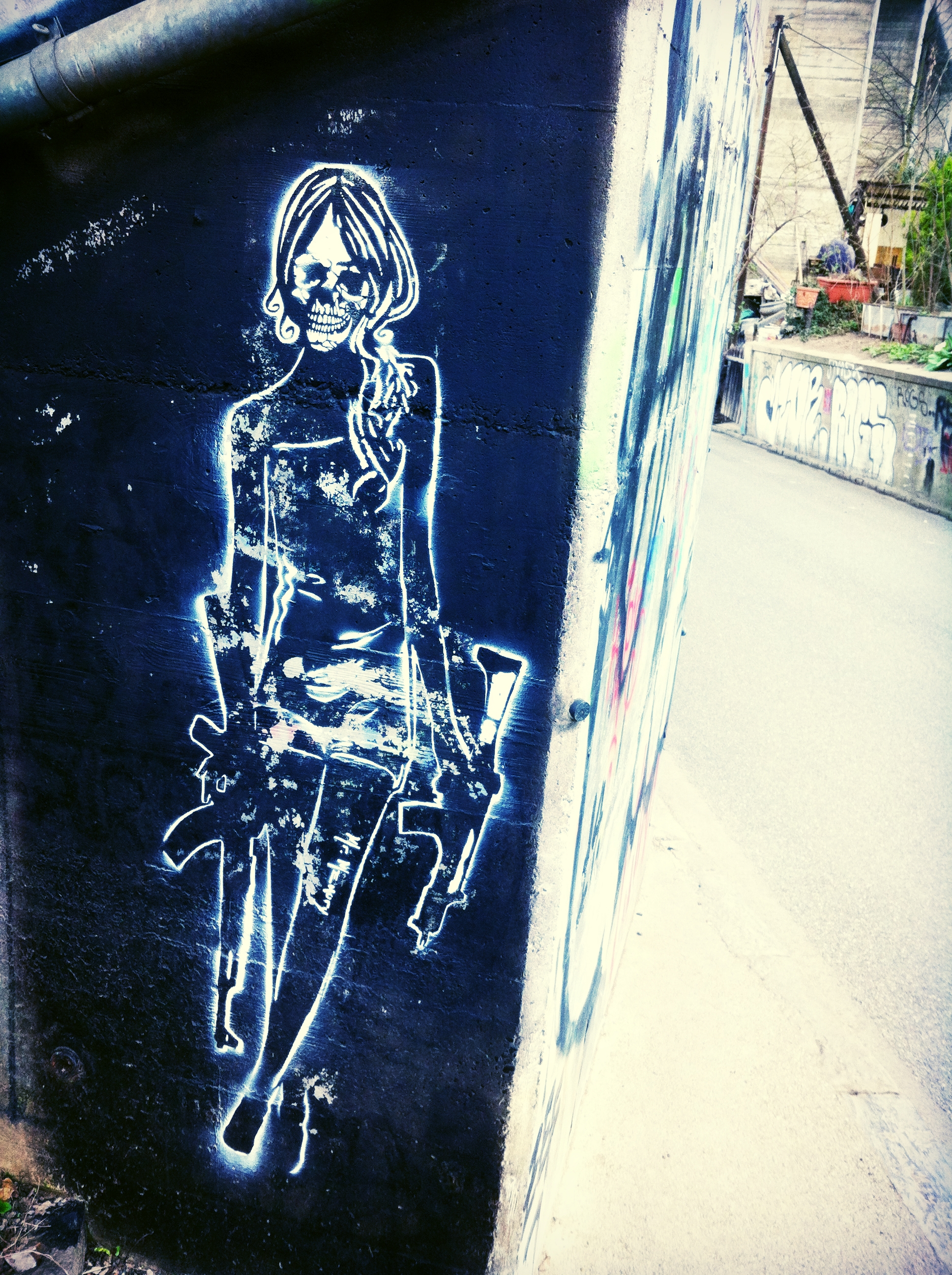 Street_art_in_Bern_where_E_has_won