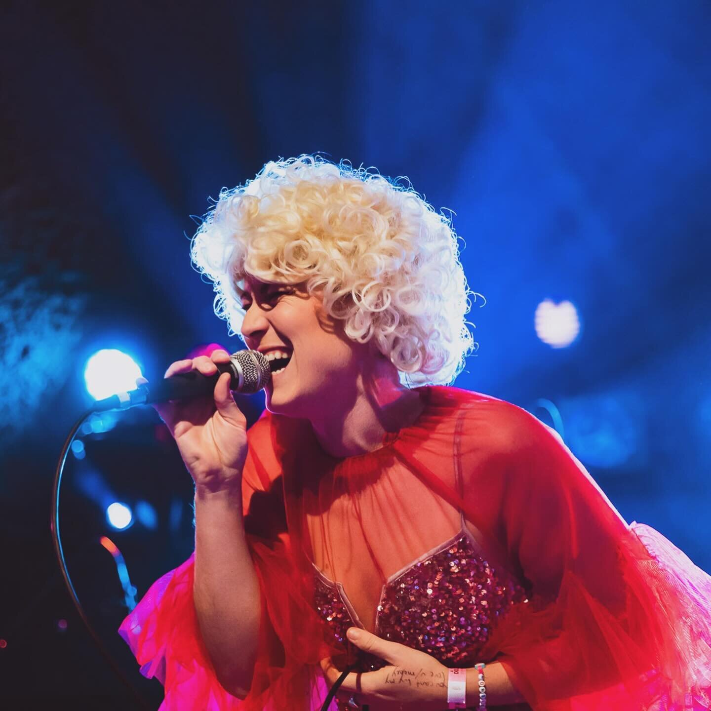 Finally posting these amazing photos from the best night aka the Dolly Parton Valentine's Day show 🪩 Aka SUCH a special night of music, titties, sequins, and so many beautiful people! If you know me you know Dolly is one of my biggest inspirations a