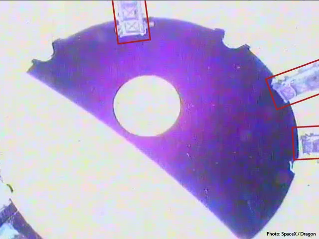 Dragon capsule moves further away (visible P-PODs are boxed in red)