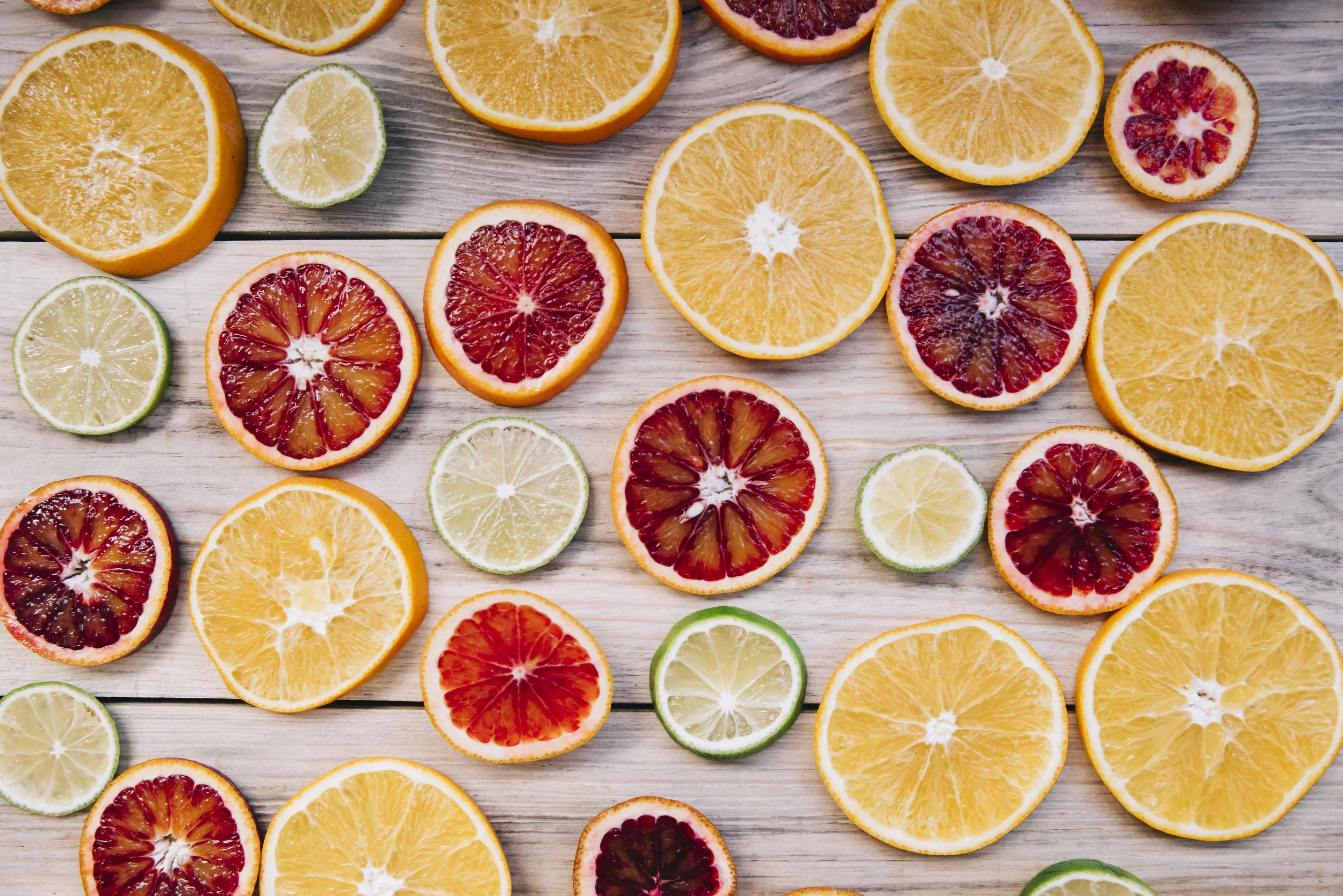 Oranges-and-lime-slices-on-the-wooden-table-000087510575_Full.jpg