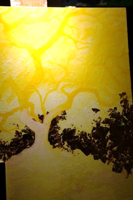 Blocking in the tree with a bright yellow underpainting. My main concern was to capture the warmth of the light, even when most of the image is in the shadows.