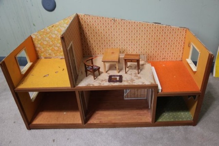 This digital journal will document my journey through this project, the creation of the furniture, the inhabitants and the structure itself. First step, raise the roof!