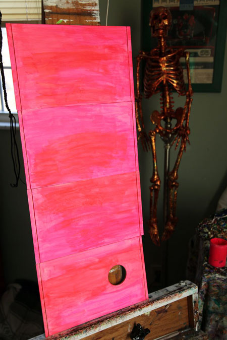 The outside of the box is neon pink/red with matching glitter.