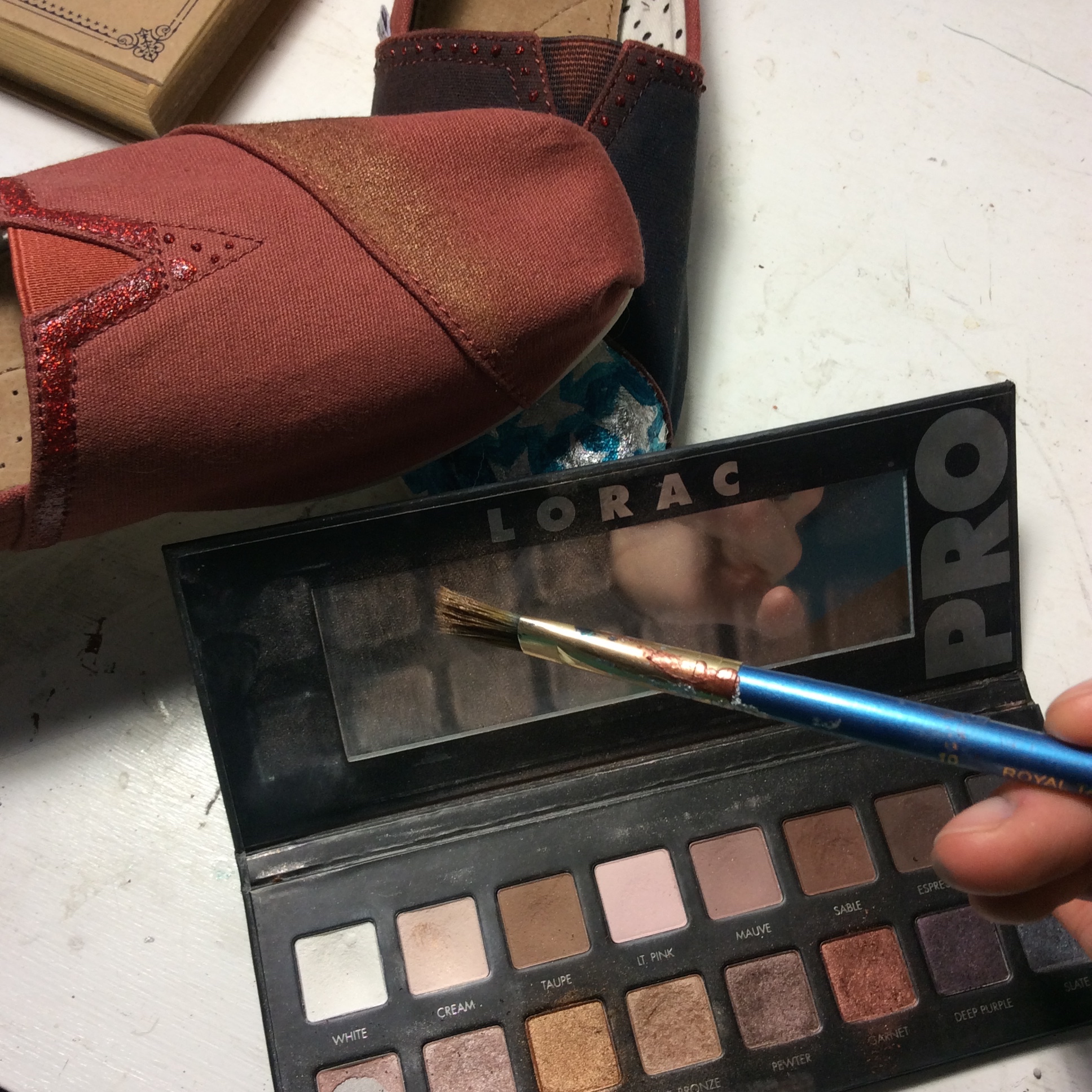 The other toe gets it's makeup done while it waits. 