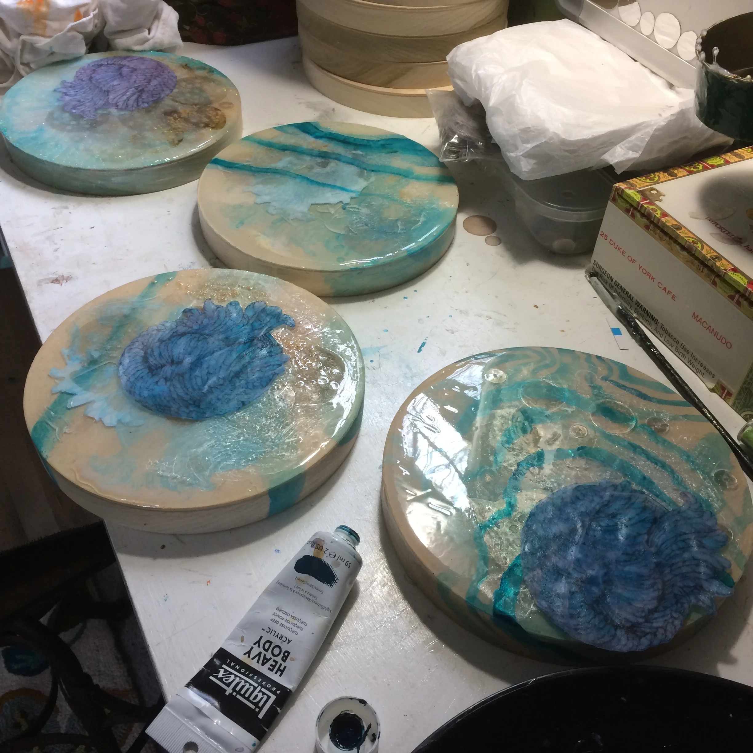 Applying the gel medium transfers wing balls to upper layers. 