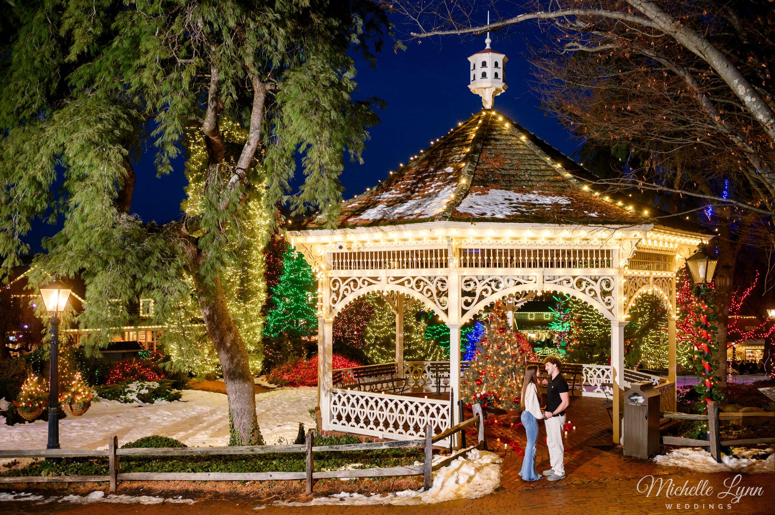 peddlers-village-christmas-proposal-photos-5.jpg
