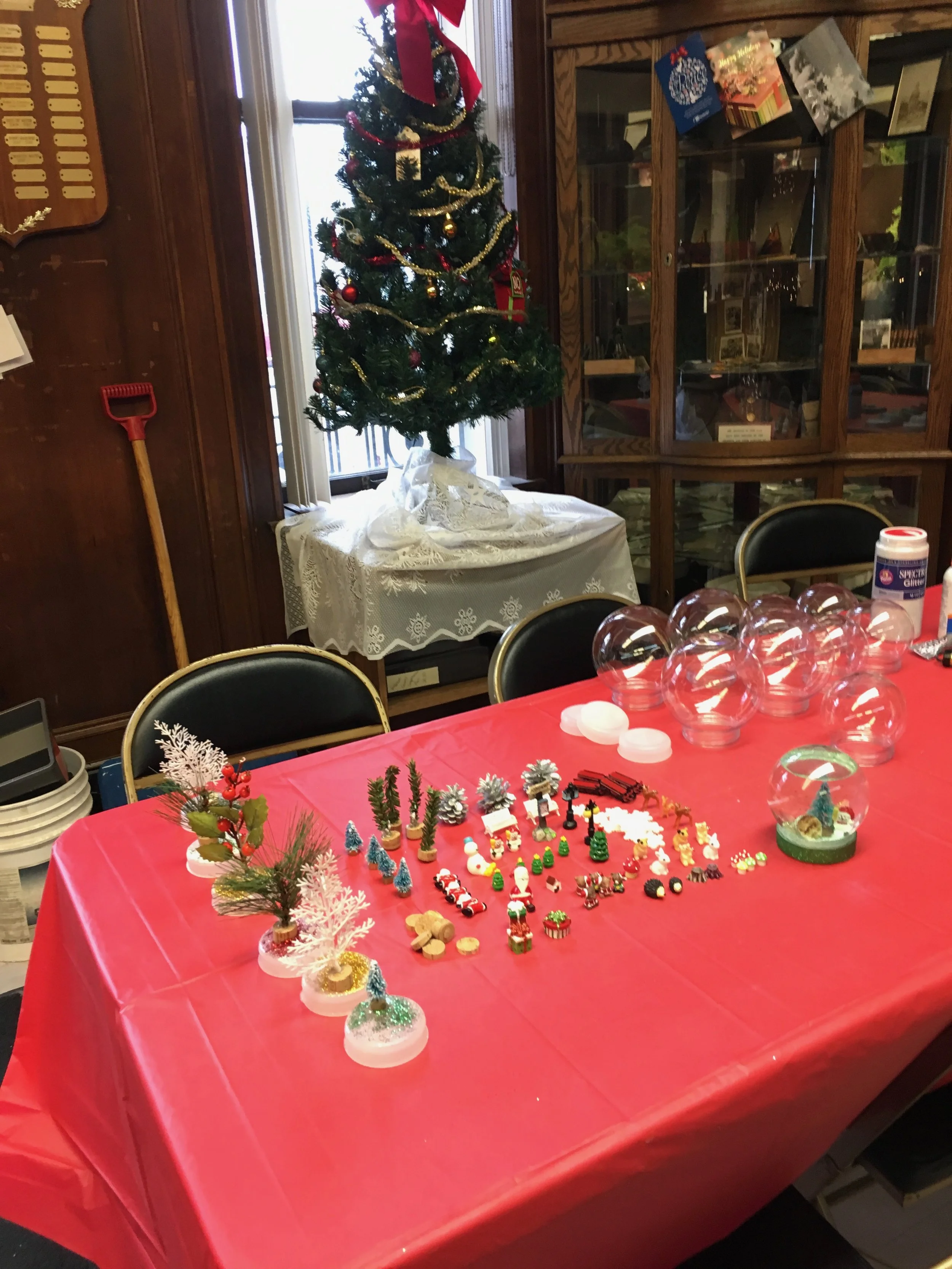 Christmas in the Village 2017, Snow Globe making