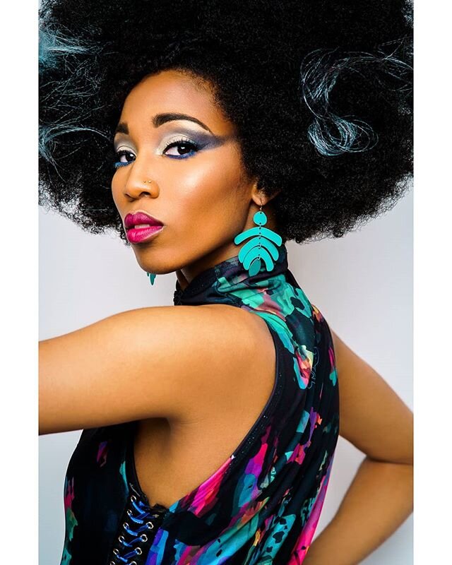 Ok 9ne more sneak peek from this past weekend's #lookbook shoot with @alabamafashionalliance this time with the 2020 #AFA top model walk off winner @tejha3 wearing a dope piece from my homegirl bff @tokyo_twiggy
Makeup artist @mrs_tharris 
Hair styli
