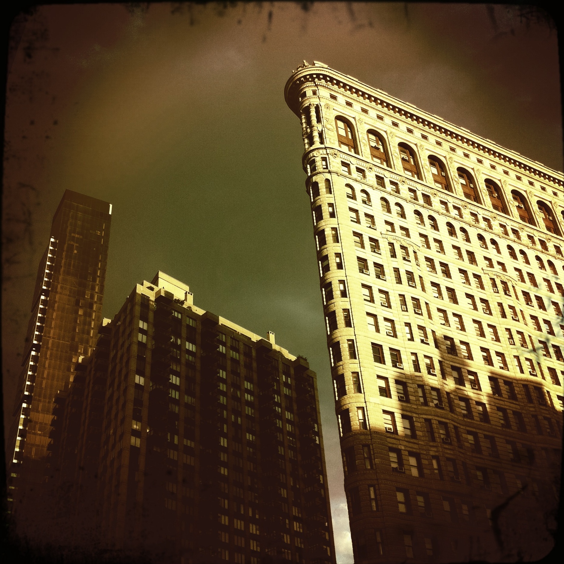 FLATIRON BUILDING