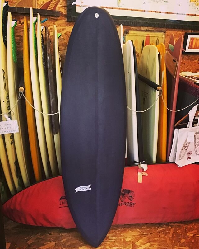 6&rsquo;0&rdquo; round tail. EPS.
Black beauty.
All processes are handmade.
&bull;
&bull;
&bull;
#surfboardshaping 
#sanding 
#glassing 
#electricplaner 
#Hitachi
#makita 
#custom 
#handshaped 
#shaping 
#eps 
#tint 
#pigment 
#color 
#surfboard 
#su