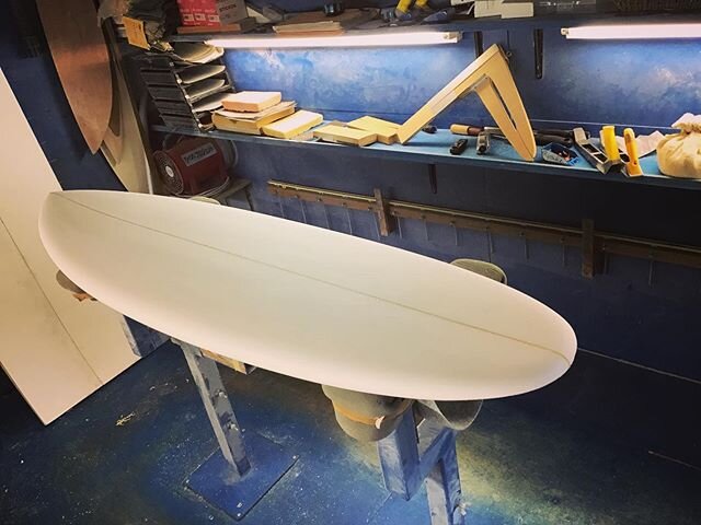 5&rsquo;5&rdquo; round tail. EPS.
All processes are handmade.
&bull;
&bull;
&bull;
#surfboardshaping 
#sanding 
#glassing 
#electricplaner 
#Hitachi
#makita 
#custom 
#handshaped 
#shaping 
#eps 
#tint 
#pigment 
#color 
#surfboard 
#surf  #surfing 
