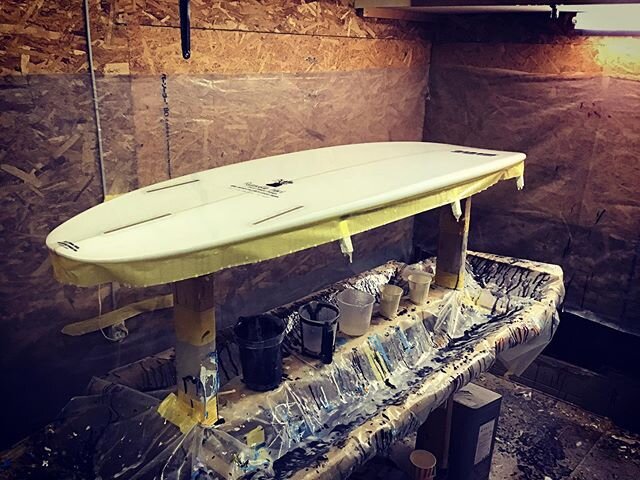 All processes are handmade.
Glassing and hotcoart works.
&bull;
&bull;
#surfboardshaping 
#sanding 
#glassing 
#electricplaner 
#Hitachi
#makita 
#custom 
#handshaped 
#shaping 
#eps 
#tint 
#pigment 
#color 
#surfboard 
#surf  #surfing 
#fiberglass 