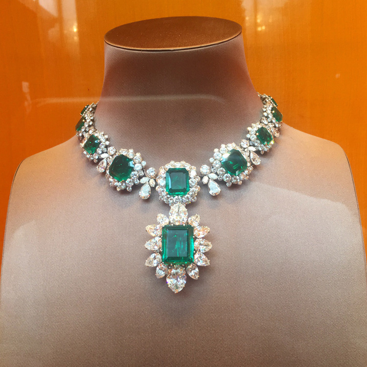 elizabeth taylor bulgari emerald ring