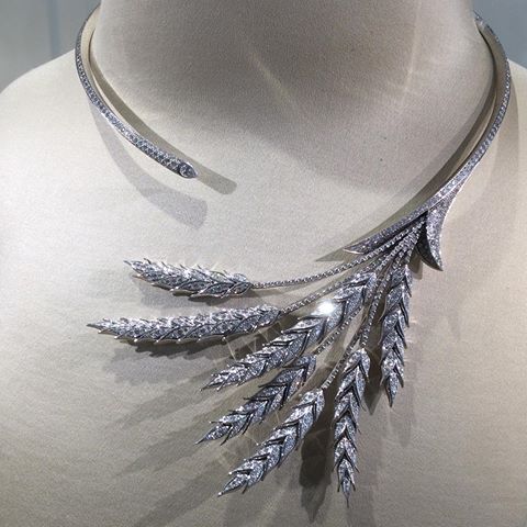 Boucheron's Blé d’Étè diamond necklace. Its asymmetric line is inspired by its heritage pieces.