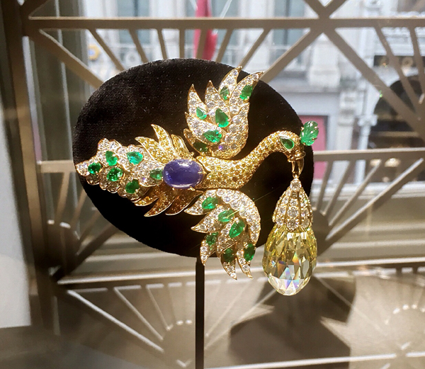 Ingenious: this stork brooch suspends a 95 carat yellow briolette diamond. The wings detach to form earclips and the diamond can be worn as a pendant.