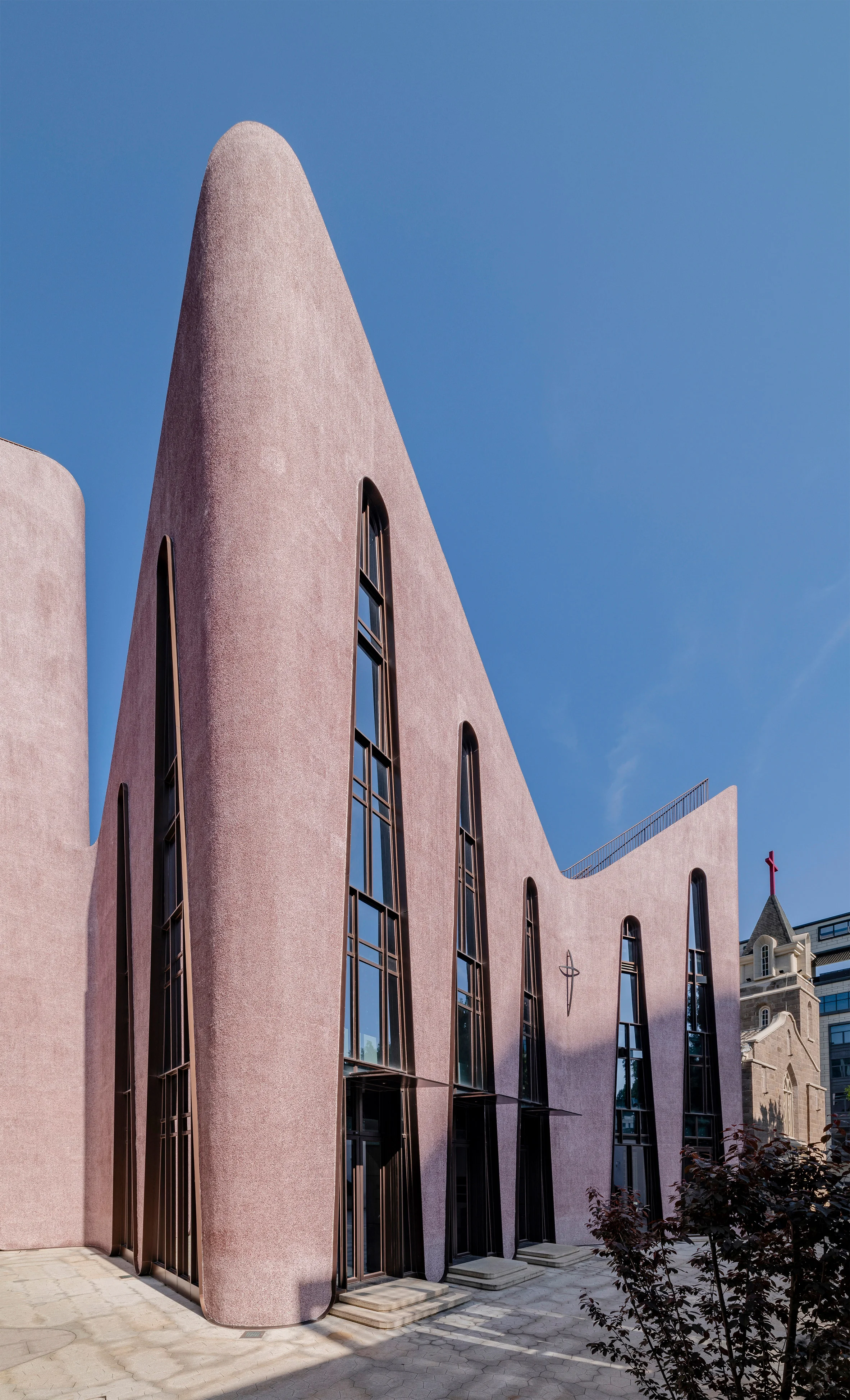 huaxiang-christian-centre-dirk-moench-church-china-architecture_dezainaa_1.jpg