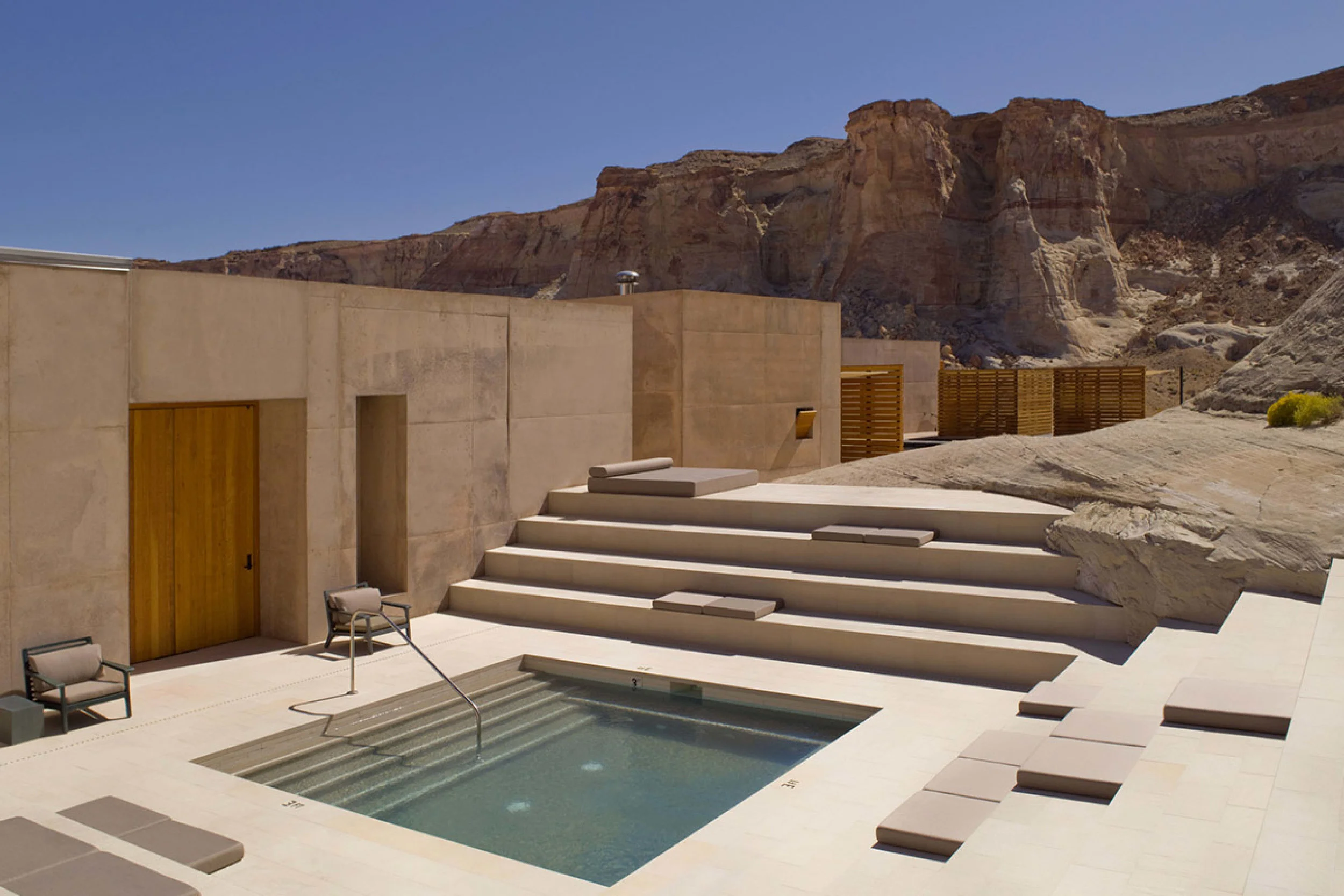 aman_spa_step_pool_office_2691_0.jpg
