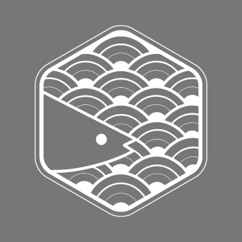 由「Hearty Co.」設計的《秋刀魚》LOGO。